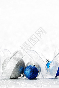 圣诞球 闪亮的 华丽的 假期 蓝色的 圆形的 弓 装饰风格 庆典背景图片