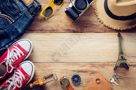 木制地板的服装装饰服饰 现代的 衣服 帽子 假期 夏天图片