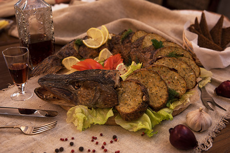 塞满蔬菜和绿菜的虫子 马佐 过滤网 洋葱 犹太教 家宴背景图片