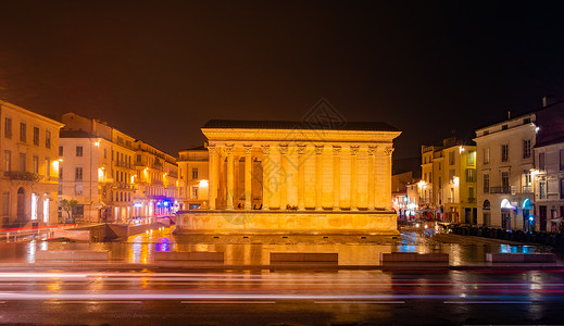 尼姆纪念碑夜光中的庙宇 法国尼米斯 罗马的 城市景观 旅行 遗产背景