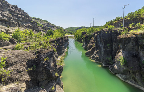 奥拉涅斯塔德希腊的韦涅蒂科斯河 矿业 差距 卡拉巴卡 美丽的 爬坡道 峡谷背景