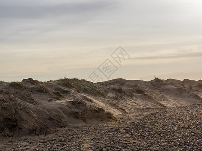 赫尔戈兰岛的沙丘风景 放松 海岸 旅行 云 旅游背景图片