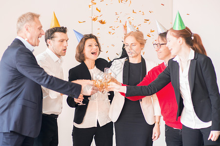 新年办公室党 微笑 饮料 成功 叮当作响 商务人士 香槟酒 金的背景图片