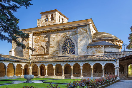 西班牙埃斯特拉圣佩德罗德拉鲁阿教堂 天 历史性高清图片