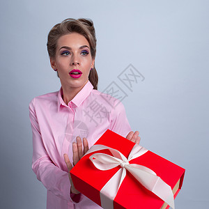 女人拒绝礼物 红色的 生日 假期 弓 手 女孩背景图片