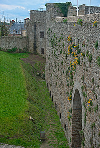 观察法国迪南堡垒的巨石墙壁 自然 布列塔尼 石头 建筑学背景图片