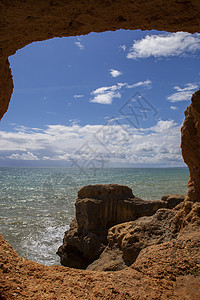海洋洞穴 石窟 岩石 宁静 地平线 晴天 葡萄牙 维 蓝色的背景图片