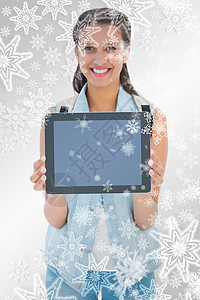 屏幕雪花展示平板电脑的漂亮学生背景