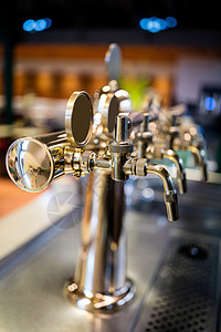 连排关闭啤酒泵 酒店 商业 金属的 咖啡机 酒精背景图片
