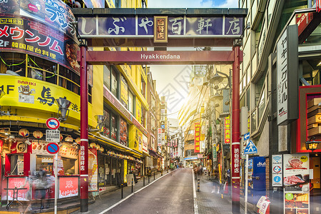 日本网站购物街Hyakkendana的红色和蓝色入口 剧院 穿越背景