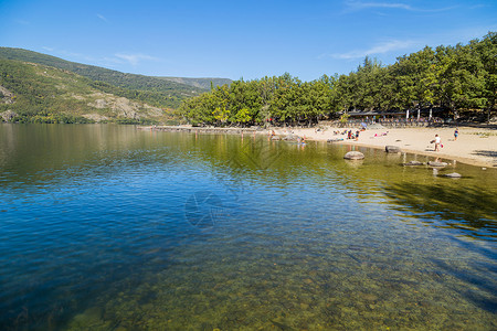 西班牙萨纳布里亚湖高清图片