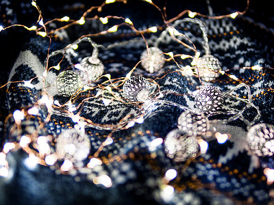 圣诞和新年编织式毛衣 配有灯泡 圆圈 庆典 魔法背景图片