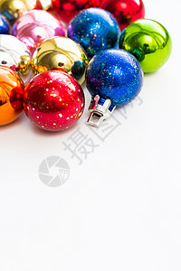 圣诞节和新年背景 有彩色装饰球 宇宙 橙子 黄色的背景图片