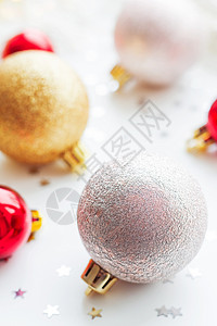 圣诞节和新年背景 有金色和红色装饰 玩具背景图片