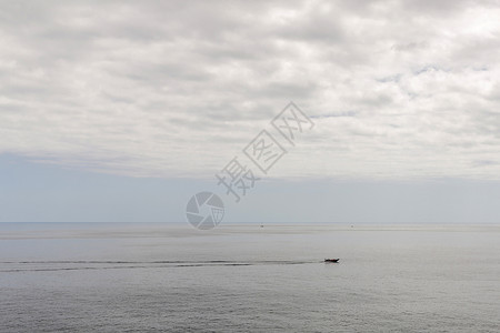 穿越大西洋的机动艇船背景图片