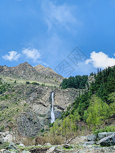 在巴基斯坦斯瓦特河谷的河流上 河床 扑打 爬坡道背景