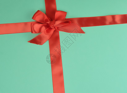 拉长的红色丝带和绑蝴蝶兰背景 丝绸 礼物 圣诞节图片
