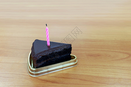 HBD 蛋糕巧克力深色 1 件新月形 吹蛋糕蜡烛棕色 桌木生日快乐一周年 快乐的 面包店背景图片