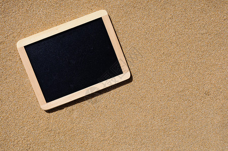 海滩上的黑板 清单 空白的 夏天 假期 黑色的背景图片
