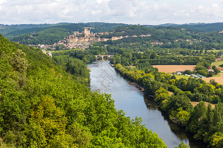 Castelnaud的多多纳河 旅游 独木舟 植物高清图片