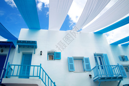 爱琴海白房子圣托里尼岛白蓝色建筑横向背景的梦想度假概念背景