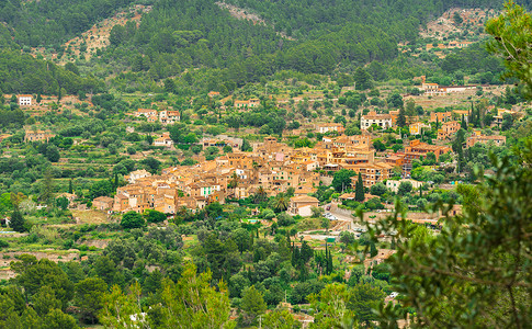 西班牙马洛卡Fornalutx古老的地中海村庄图片