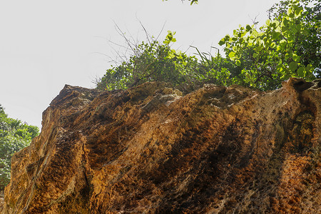 苏鲁班海滩 巴厘岛 印度尼西亚 自然假期背景 在岩石海岸的五颜六色的日出 大鹏在海滩上 蓝色的海洋 节日快乐 假期 冲浪 悬崖背景图片