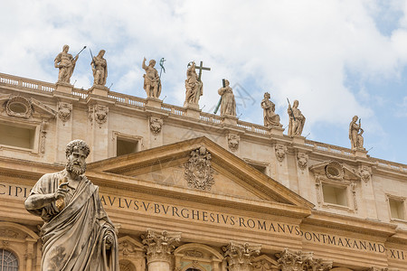 圣彼得的圣彼得比萨利卡和圣彼得雕像 梵蒂冈城高清图片
