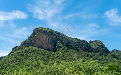 科·唐斯通或摇滚山或普拉丘普·希里汗山 爬坡道背景图片