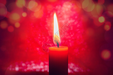 庆祝单一燃烧的红蜡烛概念性庆祝活动背景图片