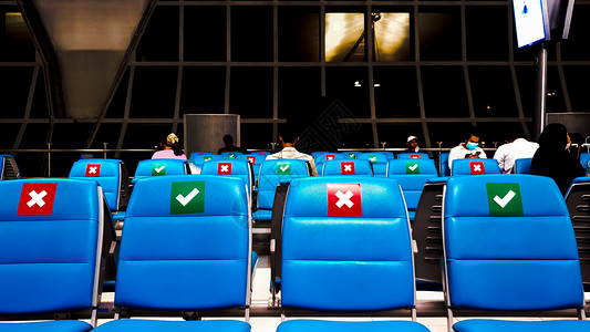 当19号空降机在机场停留时 可以进入社会距离的座位 椅子 休息室图片
