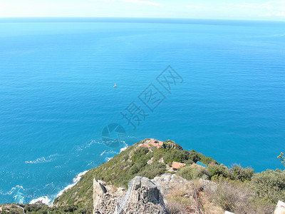 俯视海面的深楼梯 小路 美丽 跋涉 地中海 欧洲背景图片