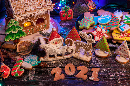 新年菜单新年2021年概念 手工业 节日快乐 乐趣 肉桂卷 圣诞老人 甜的背景