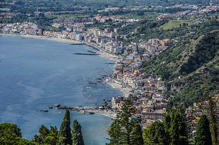 海滨城镇和西西西里山脉图片