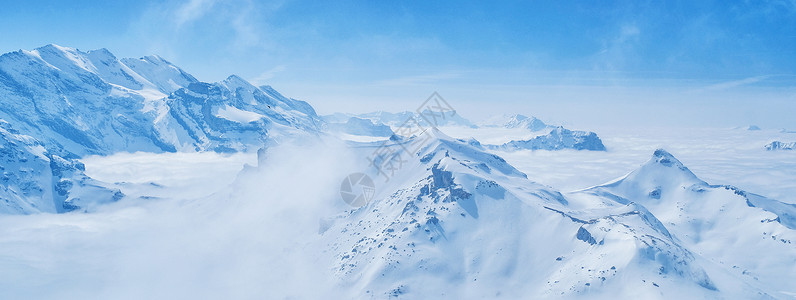 劳特布龙嫩瑞士天空线从西边的天线上的 雪丘 冬天 自然背景