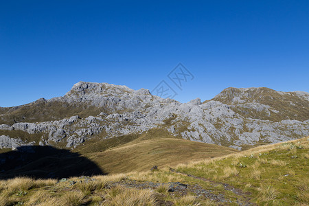 岩溶地形卡胡朗吉国家公园的欧文山 地质学 岩溶 顶峰 荒野背景