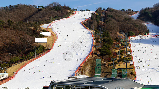 冬季流行滑雪运动 游客 运输 韩国 旅行 冬天 娱乐图片