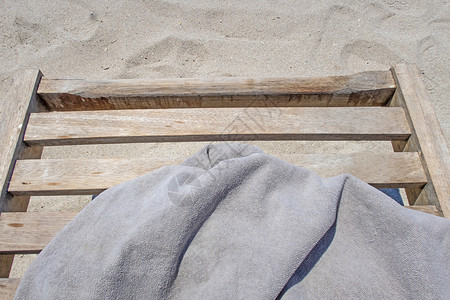 沙滩日光浴用木制太阳护晒椅 放松 太阳椅 沙滩椅 夏天图片
