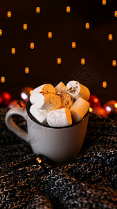 圣诞热巧克力加棉花糖 带灯光bokeh 甜点背景图片