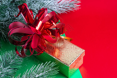 新年作文 圣诞树枝 盒子里的礼物 圣诞节 冬天 新年的概念 平躺 顶视图 健康 杯子背景图片