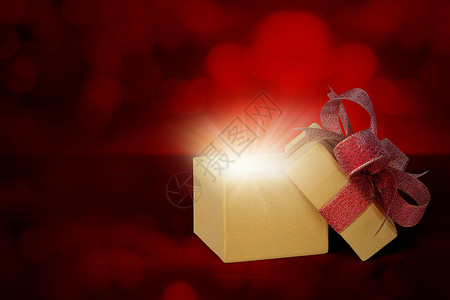 盒子发光金色礼盒 丝带打开 光线模糊 散景背景呈现奢华的爱情和周年纪念 在节日复制空间情人节或圣诞节概念中闪闪发光 弓 生日背景