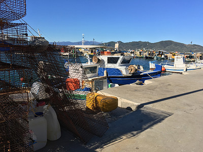 优设网港口的渔笼背景