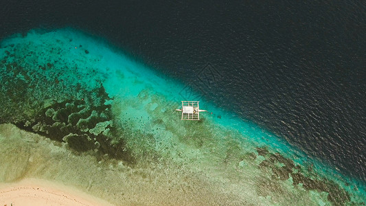一个热带岛屿上美丽的海滩 菲律賓 帕米拉坎高清图片