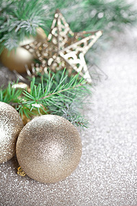 圣诞装饰品和常青杉树枝 木制的 快活的 闪光背景图片