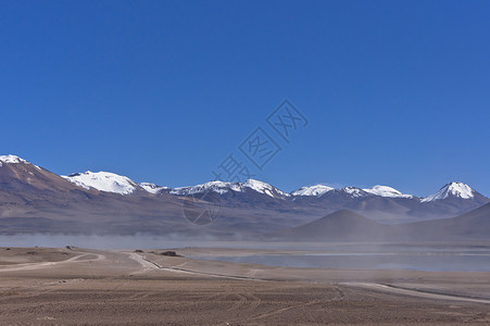 玻利维亚山脉白湖 玻利维亚 南美洲 自然之美 高原湖泊 山地运动区 天空背景