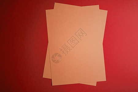 床单样机Beige A4红背景文件 如办公室文具平板 奢华品牌平板套件和模型品牌身份设计等 卡片 生态背景
