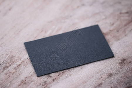 黑卡设计素材以石本背景 豪奢品牌平板版和模型品牌身份设计为名牌的黑商卡纸板 空的 宏观背景