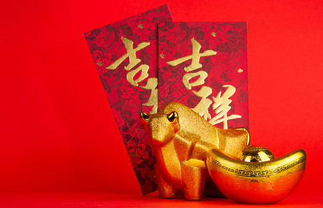 与金黄牛装饰的农历新年 图片中出现的中文翻译是Auspiciou背景图片