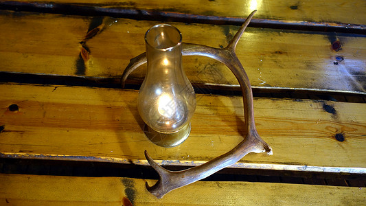 一盏油灯和一个驯鹿角 麋鹿 庆典 灯笼 幻想图片