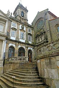 francisco圣弗朗西斯教堂 Igreja de São Francisco 是葡萄牙波尔图最著名的哥特式纪念碑 它位于波尔图的历史中心 被联背景